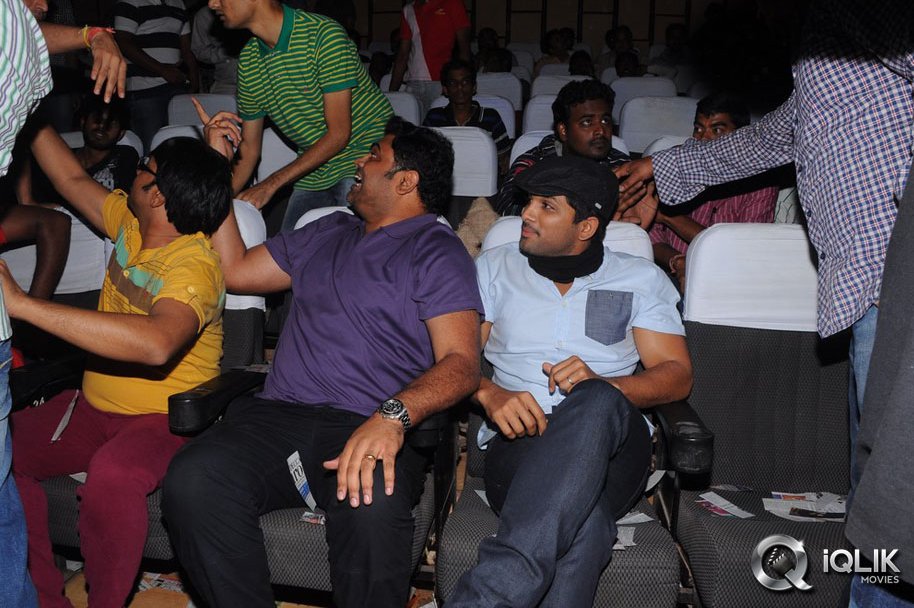 Yevadu-Premiere-Show